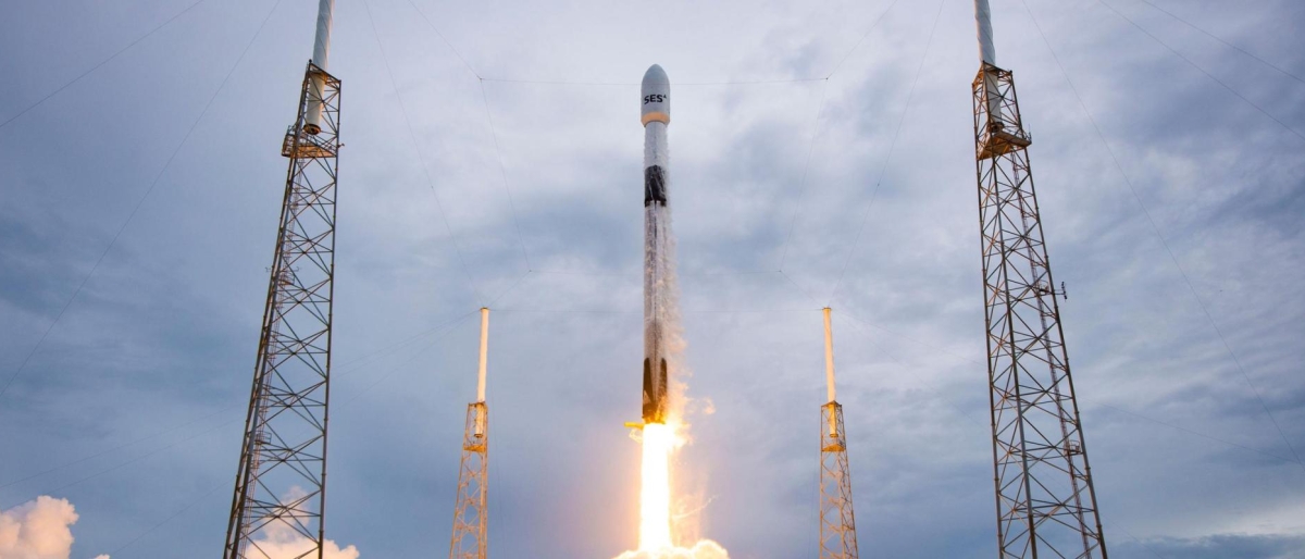 Image of a socket launching upward from a pad with support towers on both sides