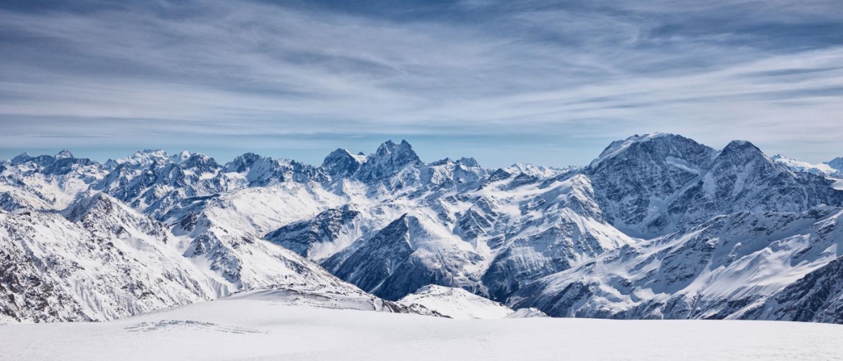 Image of a landscape with mountains covered with snow