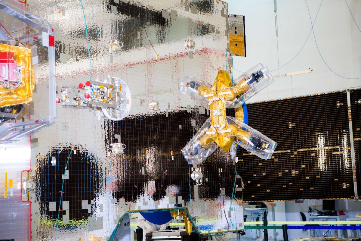 lateral view of satellite bus and solar panel 