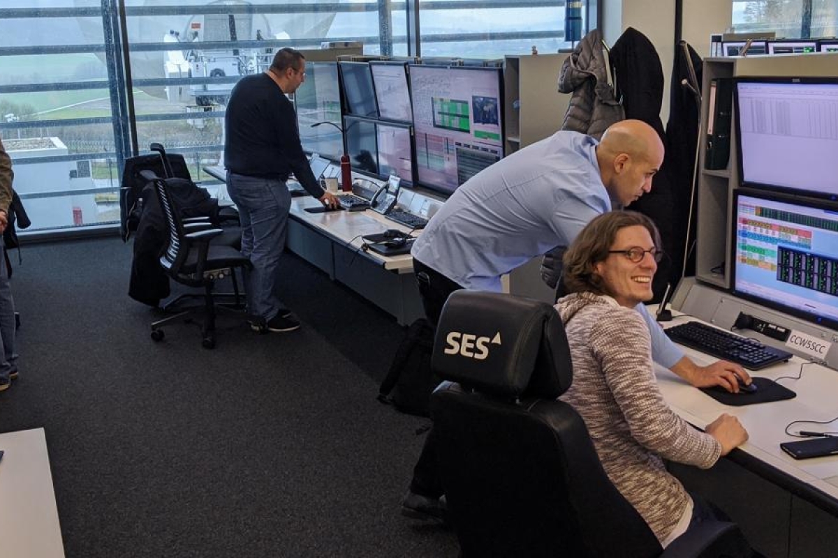 Image of SES staff working at computer stations.