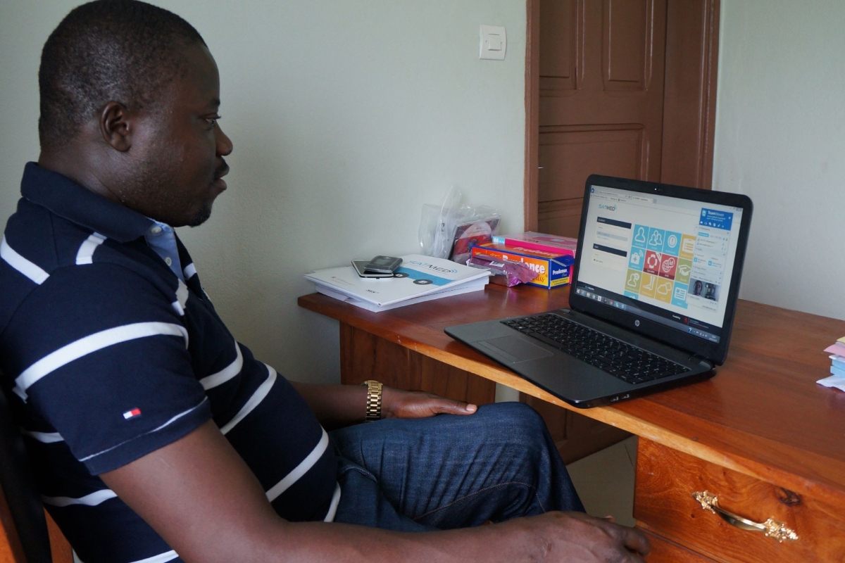 Man in front of a computer 