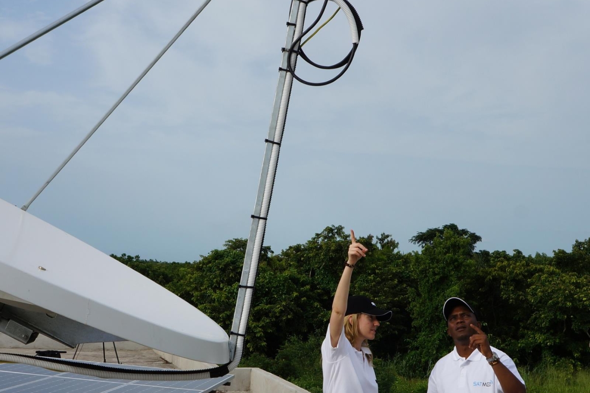 Woman and man in white shirt discussing close to an antenna