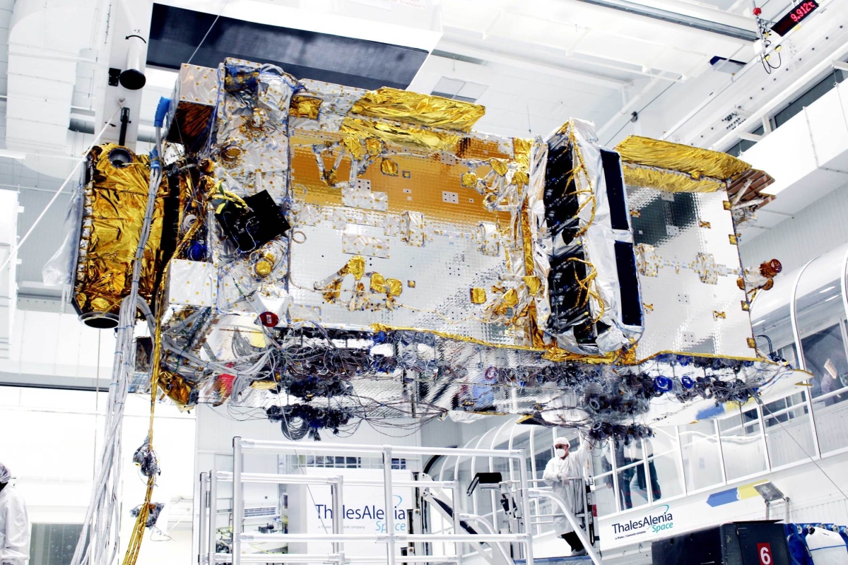 Thales facility - SES-17 handling on square