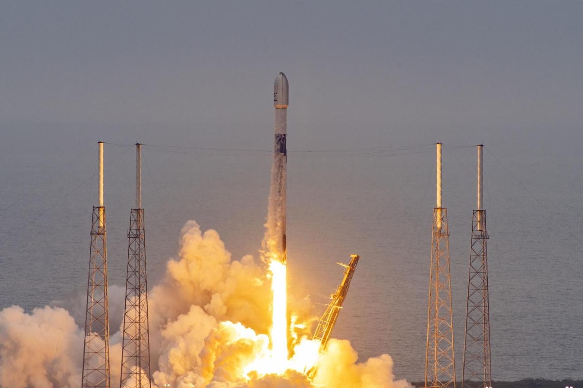 Image of O3b mPOWER satellite launching.