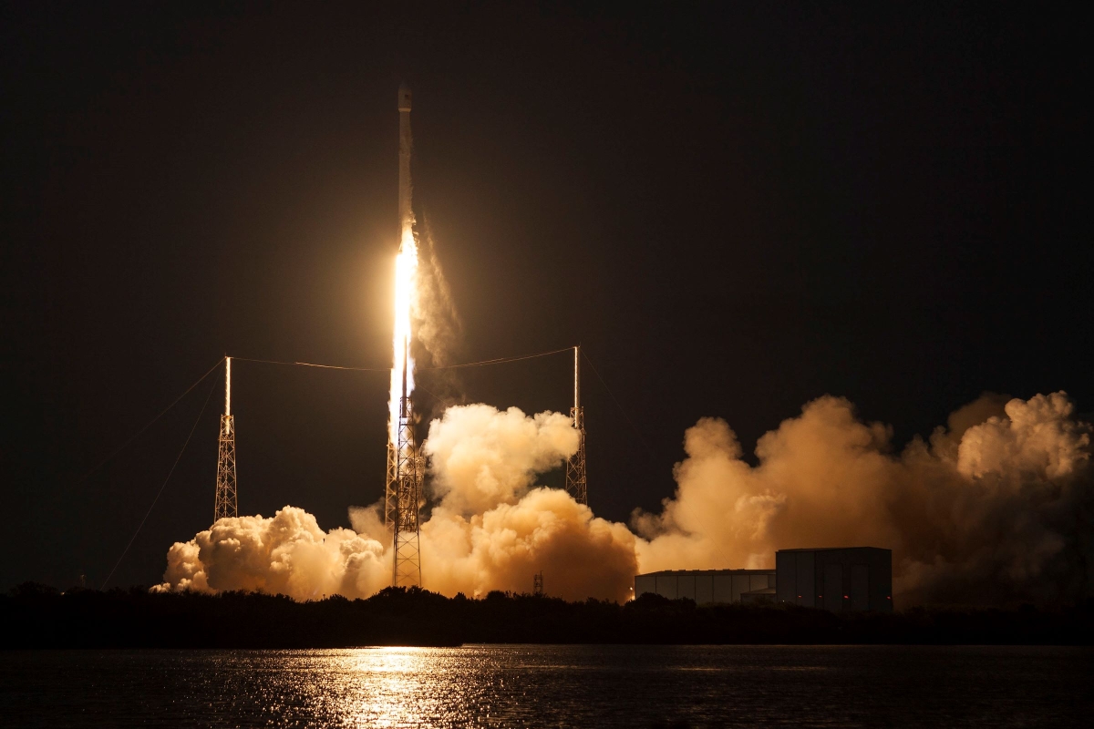 SES-9 on Falcon 9 lift-off