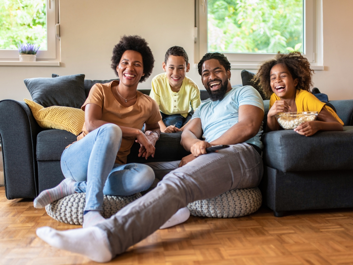 Family_laughing_remote