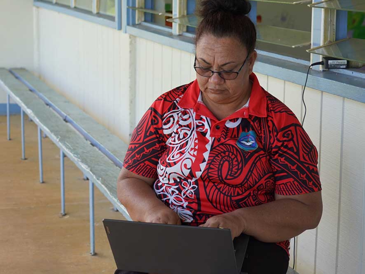 Image of Nana Roberts using a laptop