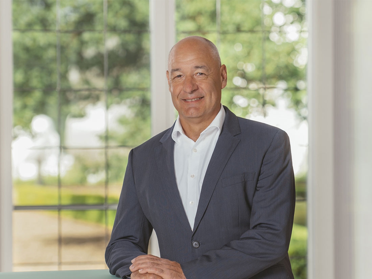 Portrait image of Norbert Holzle